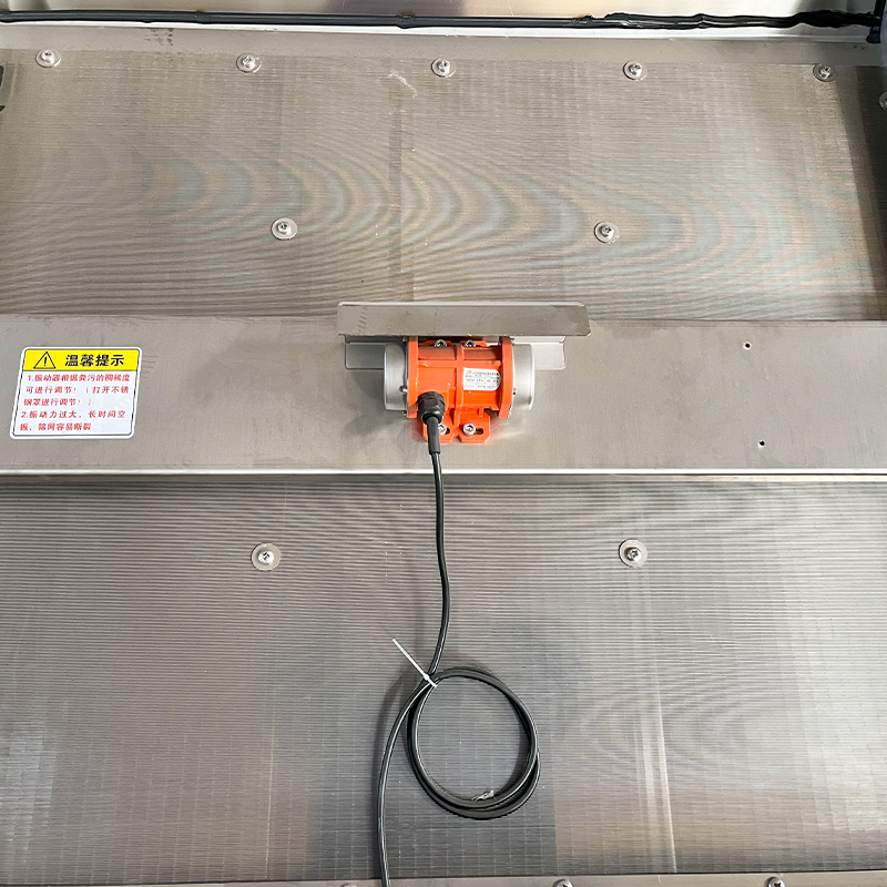 Separator solid-lichid cu ecran înclinat Separator solid-lichid cu ecran înclinat